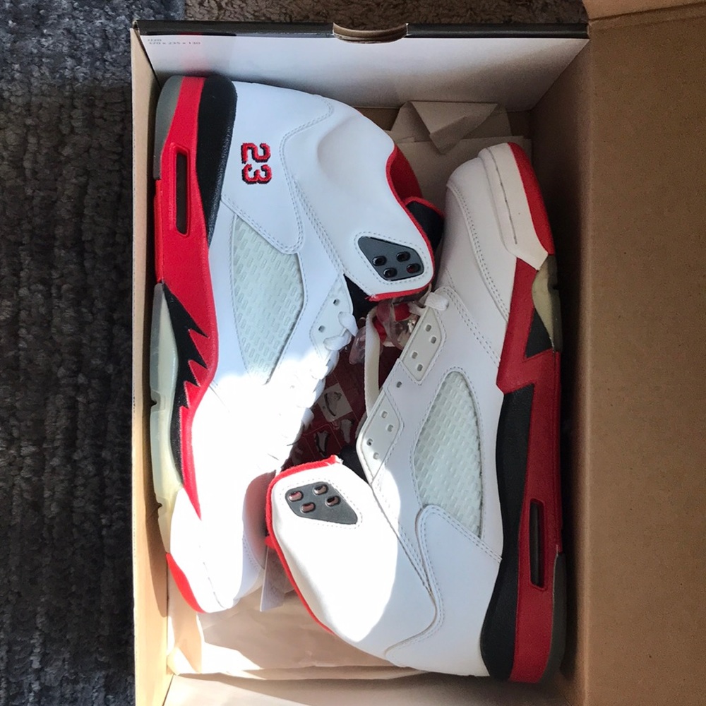 Air Jordan 5 retros 2007 white/fire red sz 11